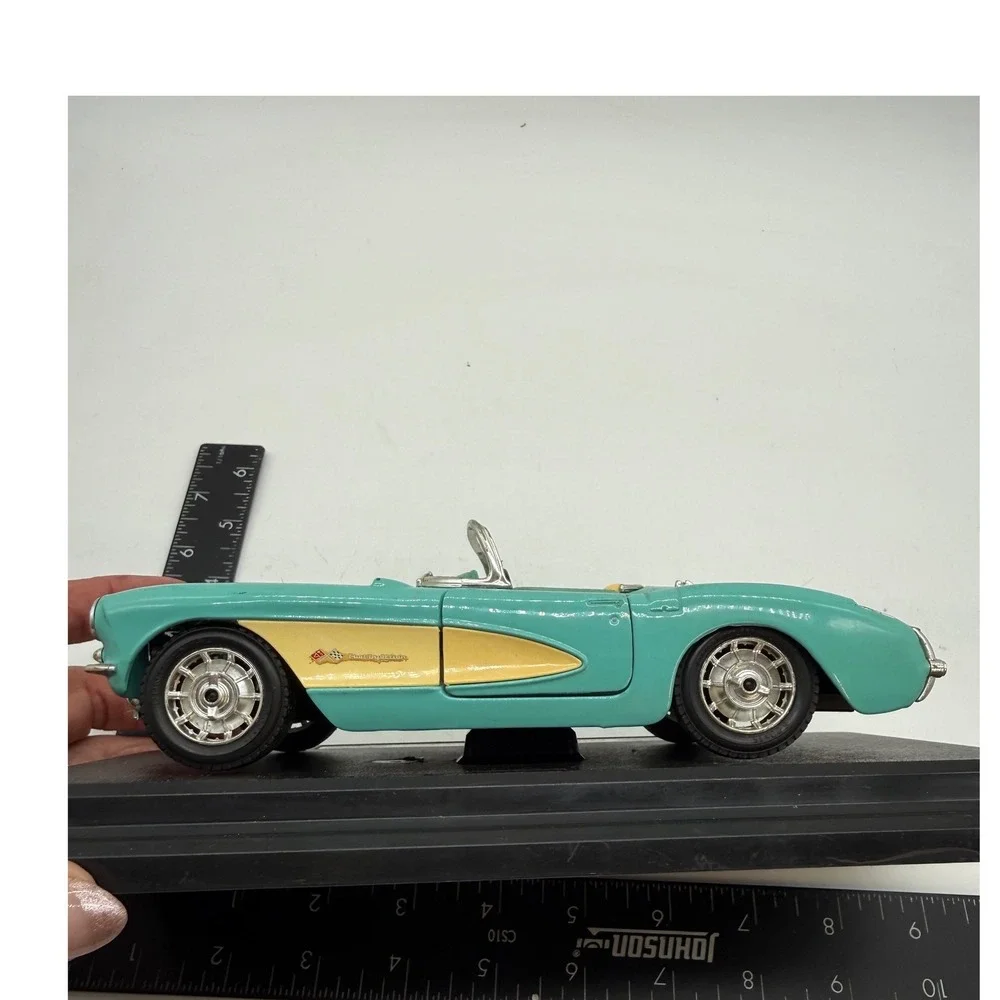 Vintage 1957 Chevrolet Corvette Diecast Model Car 1:18 Teal Fuel Injection